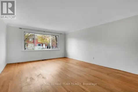 1104 Apolydor Avenue Ottawa ON K1H 8B2