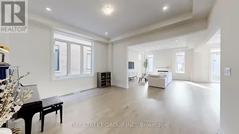 97 Halldorson Avenue Aurora ON L4G 0C5