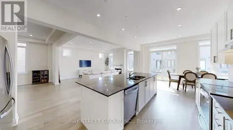 97 Halldorson Avenue Aurora ON L4G 0C5