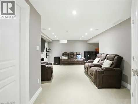 98 Willow Lane Grimsby ON L3M 5P7