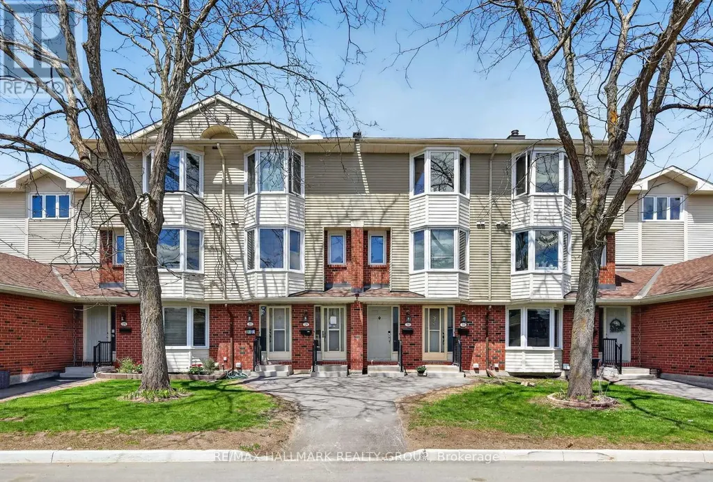 33 Haxby Private Ottawa ON K1T 3B5