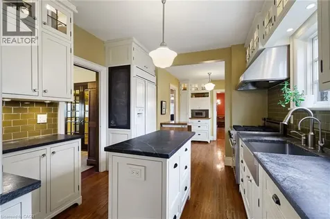 2 Oak Knoll Drive Hamilton ON L8S 4C3