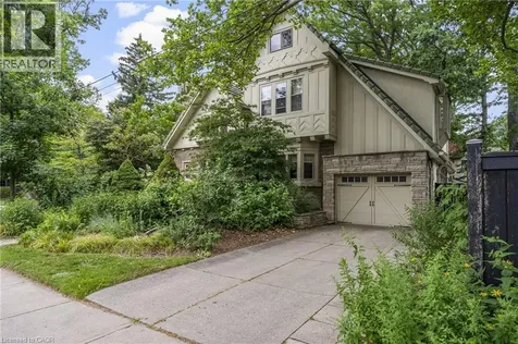 2 Oak Knoll Drive Hamilton ON L8S 4C3