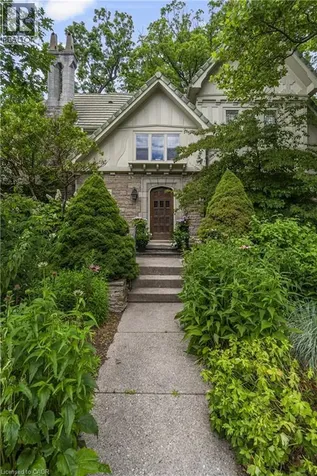 2 Oak Knoll Drive Hamilton ON L8S 4C3
