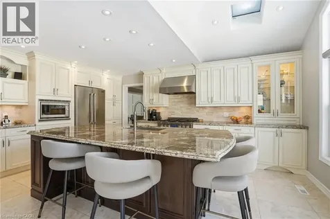 1765 Featherston Court Mississauga ON L5L 3E2