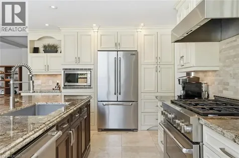 1765 Featherston Court Mississauga ON L5L 3E2