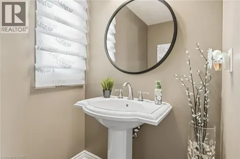 1765 Featherston Court Mississauga ON L5L 3E2