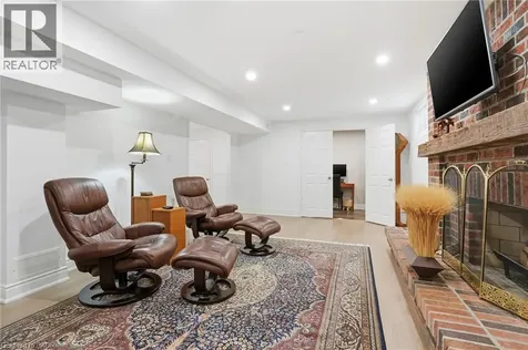 1765 Featherston Court Mississauga ON L5L 3E2