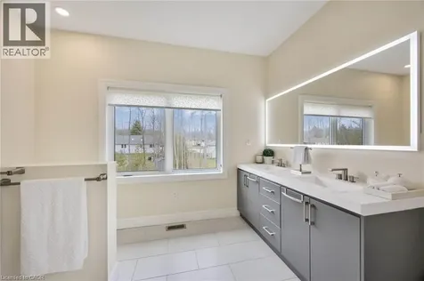6 Dorothys Drive Oro-medonte ON L0L 1T0