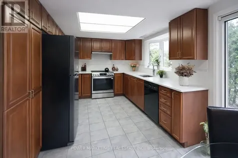29 Taj Court Ottawa ON K1G 5K7