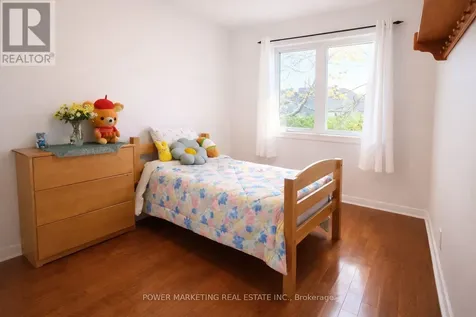 29 Taj Court Ottawa ON K1G 5K7