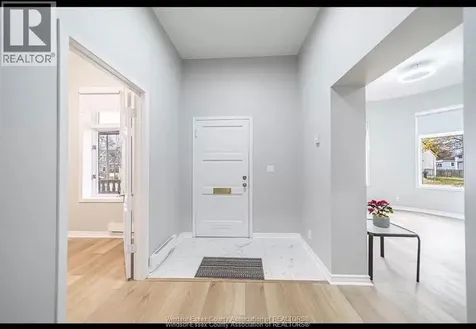 18 Clark Street East Leamington ON N8H 1E1