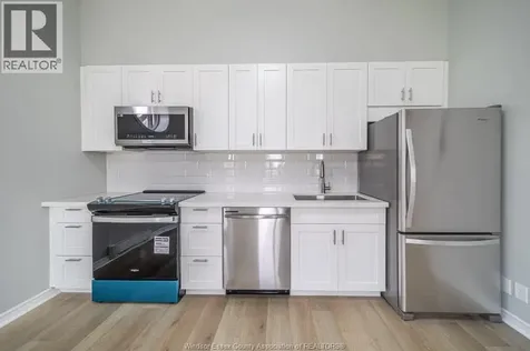 18 Clark Street East Leamington ON N8H 1E1