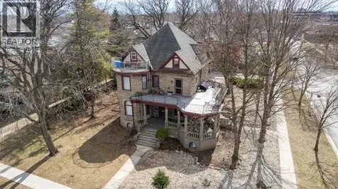 18 Clark Street East Leamington ON N8H 1E1