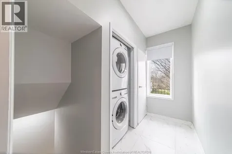 18 Clark Street East Leamington ON N8H 1E1
