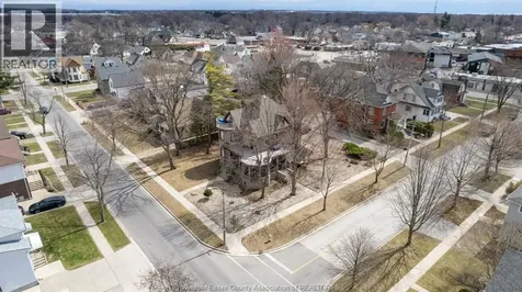 18 Clark Street East Leamington ON N8H 1E1