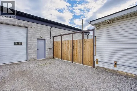 727 Barton Street Stoney Creek ON L8E 5L7