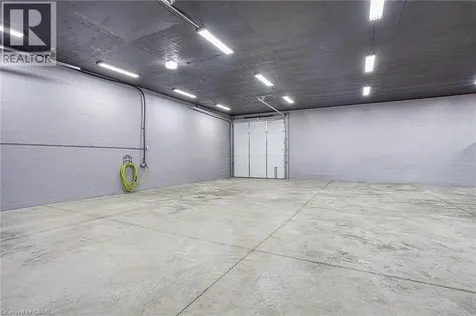 727 Barton Street Stoney Creek ON L8E 5L7
