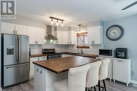 10 Clarence Avenue Penetanguishene ON L9M 1A9