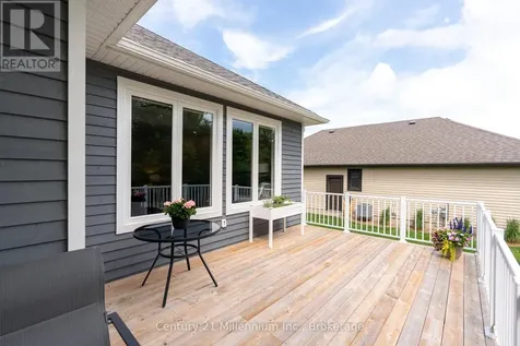 401 Algoma Crescent Georgian Bluffs ON N0H 1S0