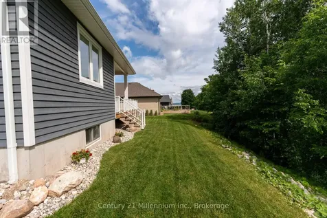 401 Algoma Crescent Georgian Bluffs ON N0H 1S0