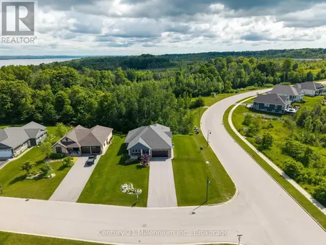 401 Algoma Crescent Georgian Bluffs ON N0H 1S0