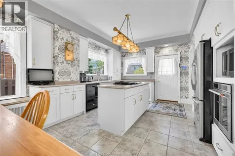 1505 Victoria Avenue Windsor ON N8X 1P4