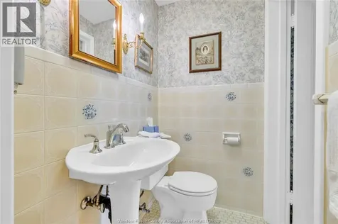 1505 Victoria Avenue Windsor ON N8X 1P4