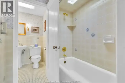 1505 Victoria Avenue Windsor ON N8X 1P4
