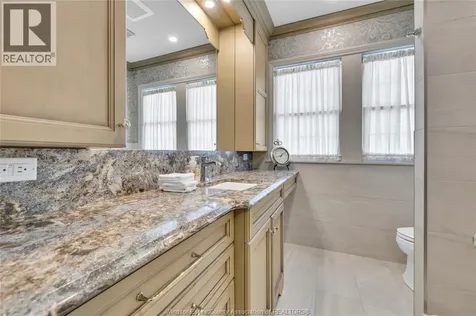1505 Victoria Avenue Windsor ON N8X 1P4