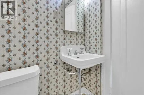 1505 Victoria Avenue Windsor ON N8X 1P4
