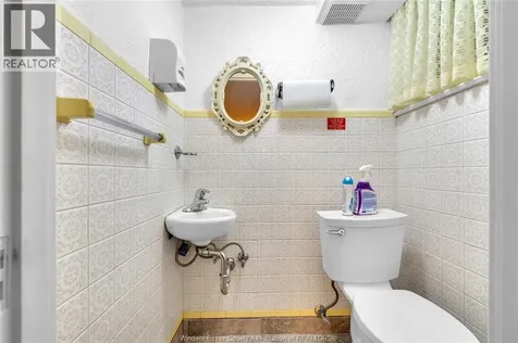 1505 Victoria Avenue Windsor ON N8X 1P4