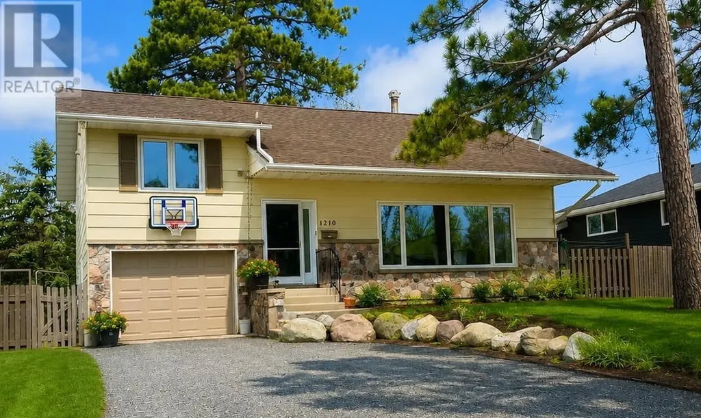 1210 Minto Avenue Kenora ON P9N 3Y8