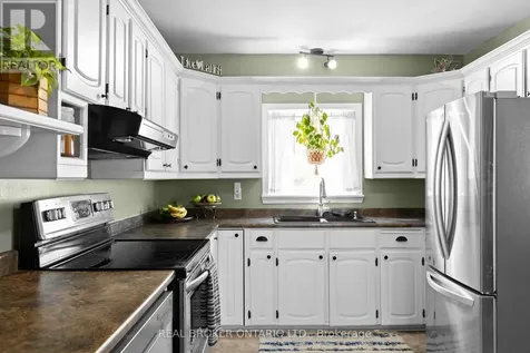 6 Lucy Street Penetanguishene ON L9M 1K7