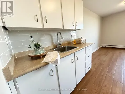 10 Overlea Drive Kitchener ON N2M 5B8