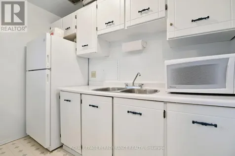 2400 Virginia Drive Ottawa ON K1H 8L3