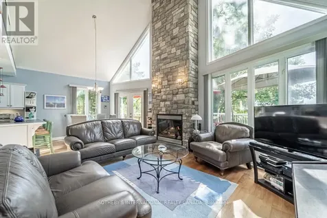 1 & 2 Ivy Lane Orillia ON L3V 6H1