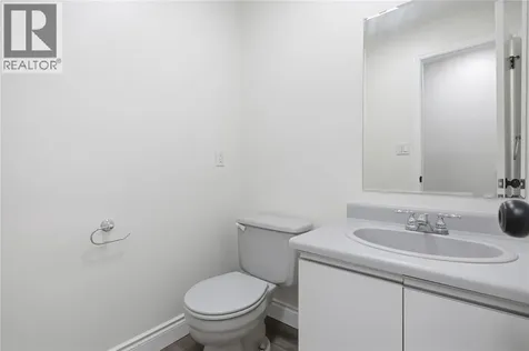 1516 Henley Crescent Sarnia ON N7S 5Z8