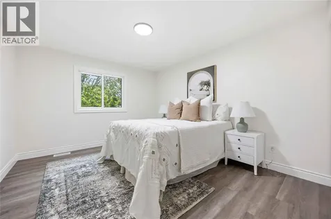 1516 Henley Crescent Sarnia ON N7S 5Z8