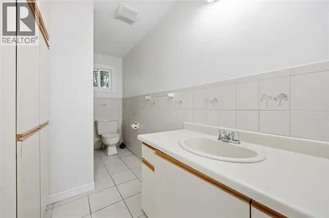 1516 Henley Crescent Sarnia ON N7S 5Z8