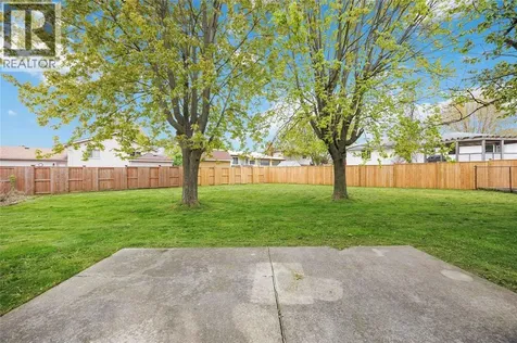 1516 Henley Crescent Sarnia ON N7S 5Z8