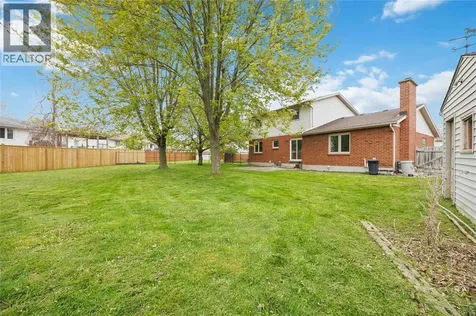 1516 Henley Crescent Sarnia ON N7S 5Z8