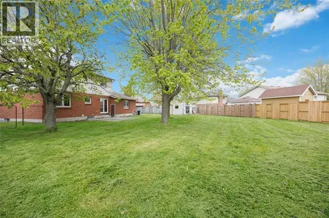 1516 Henley Crescent Sarnia ON N7S 5Z8