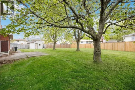 1516 Henley Crescent Sarnia ON N7S 5Z8