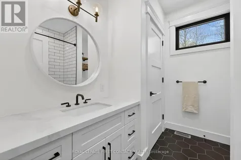 144 Arlynn Crescent Penetanguishene ON L9M 2G9