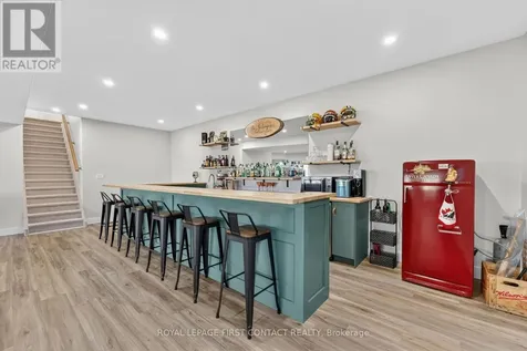 144 Arlynn Crescent Penetanguishene ON L9M 2G9