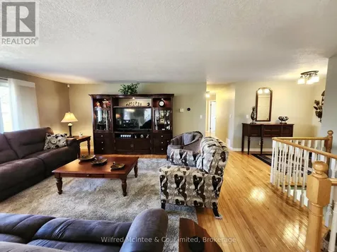 230 4th Street Crescent Hanover ON N4N 3S2