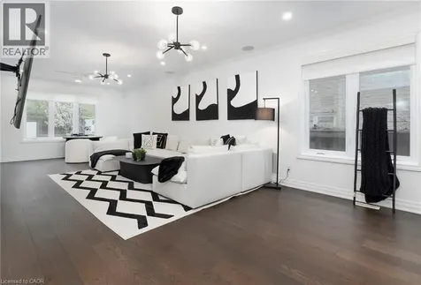 27 Elodia Court Hamilton ON L9C 7R2