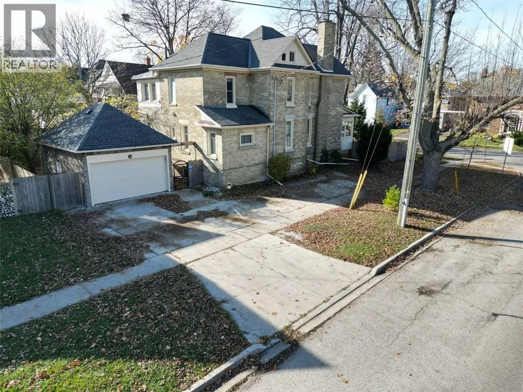 122 Forsyth Street North Sarnia ON N7T 6L3