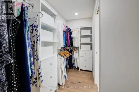 439 Northlake Drive Waterloo ON N2V 1Y6